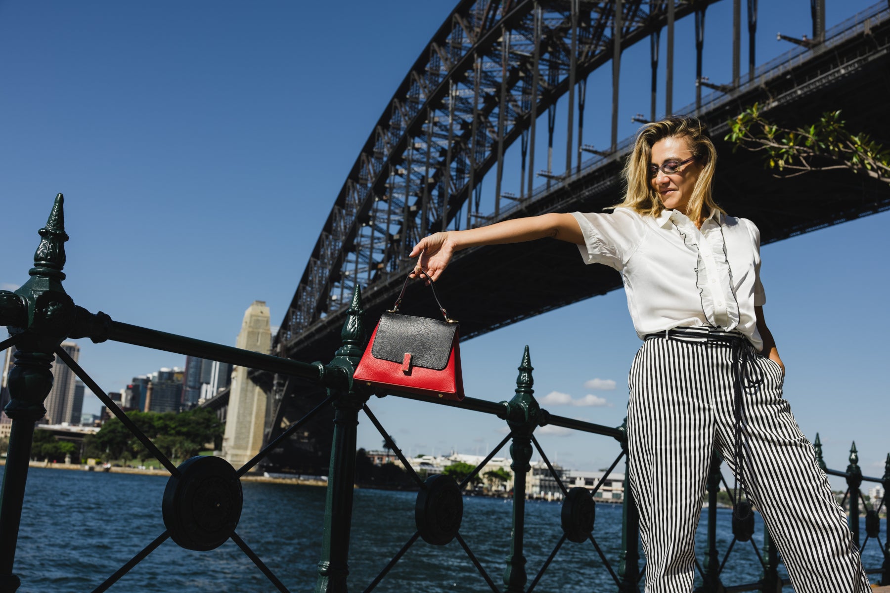 Lisa top handle leather bag Black and Red