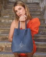 Borsa tote Frida in pelle blu denim