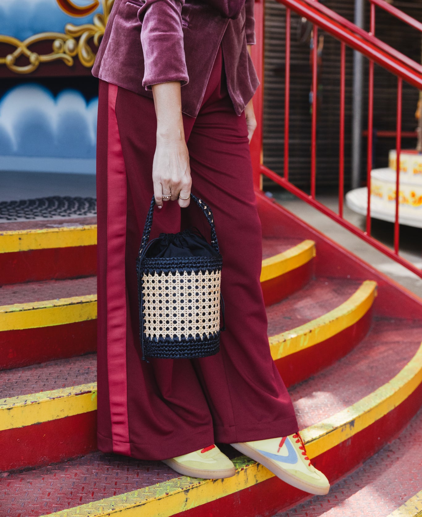 Bucket bag rattan and raffia Black trim