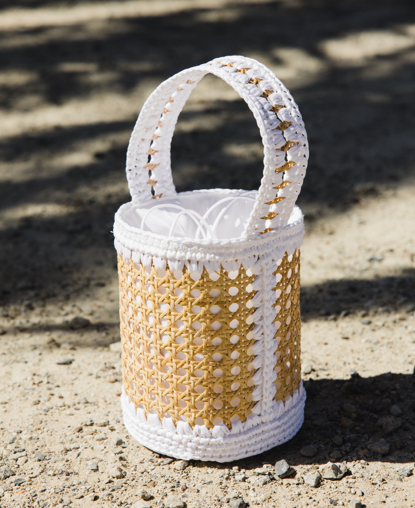 Bucket bag rattan and raffia White trim
