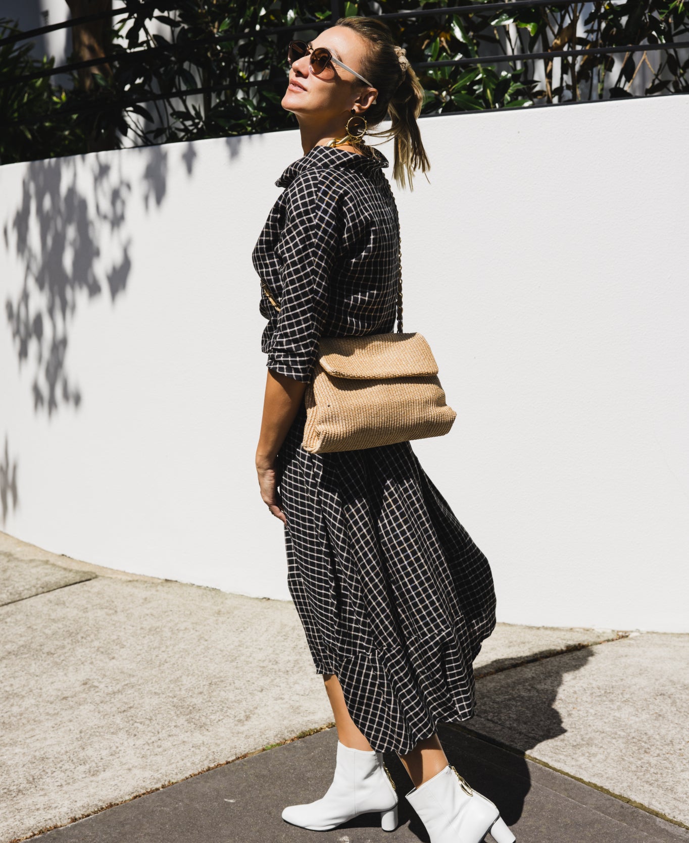 Clarice raffia bag with strap chain Beige