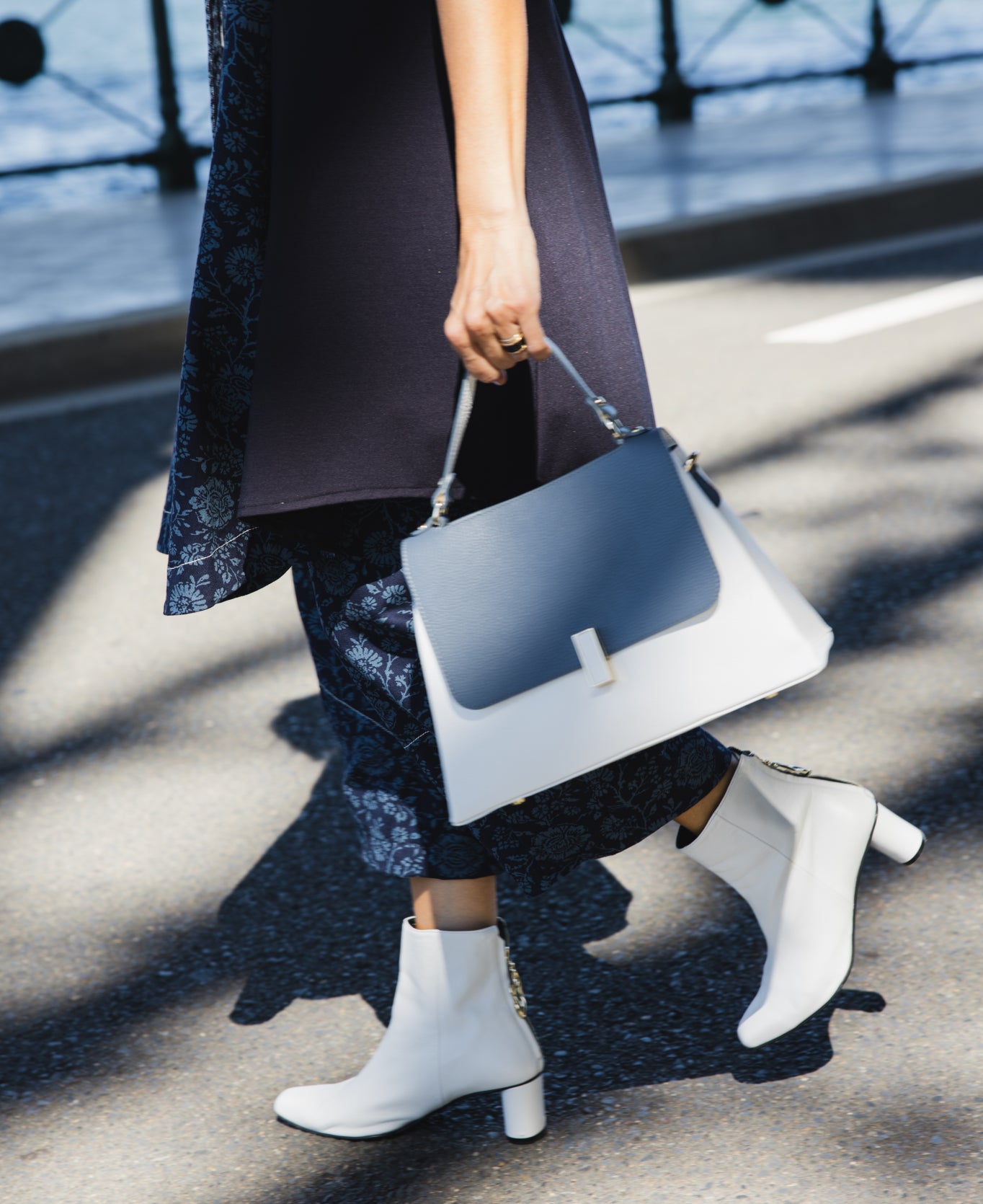 Lisa Large top handle leather bag Optic white and Dust Blue