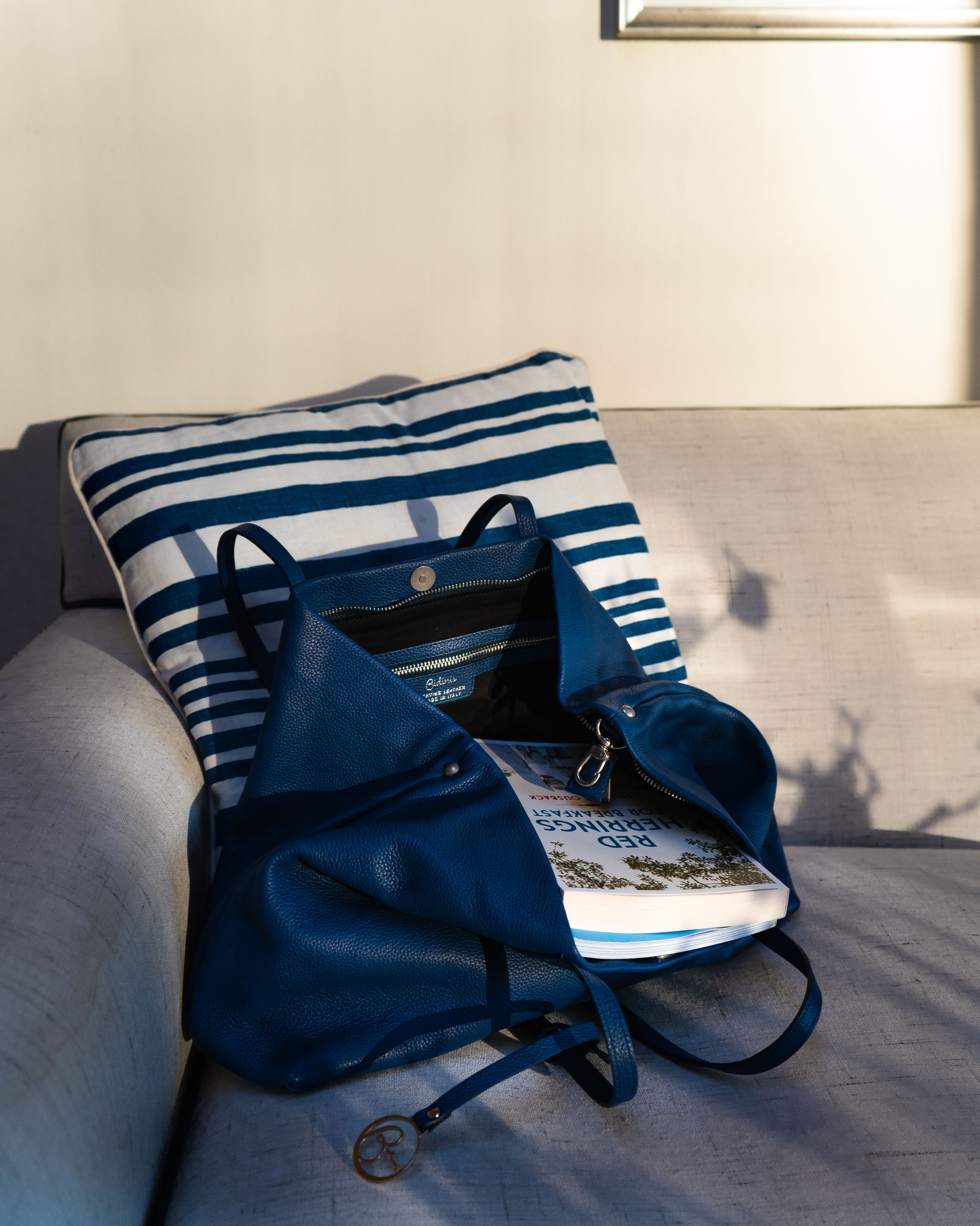 Borsa tote Frida in pelle blu denim